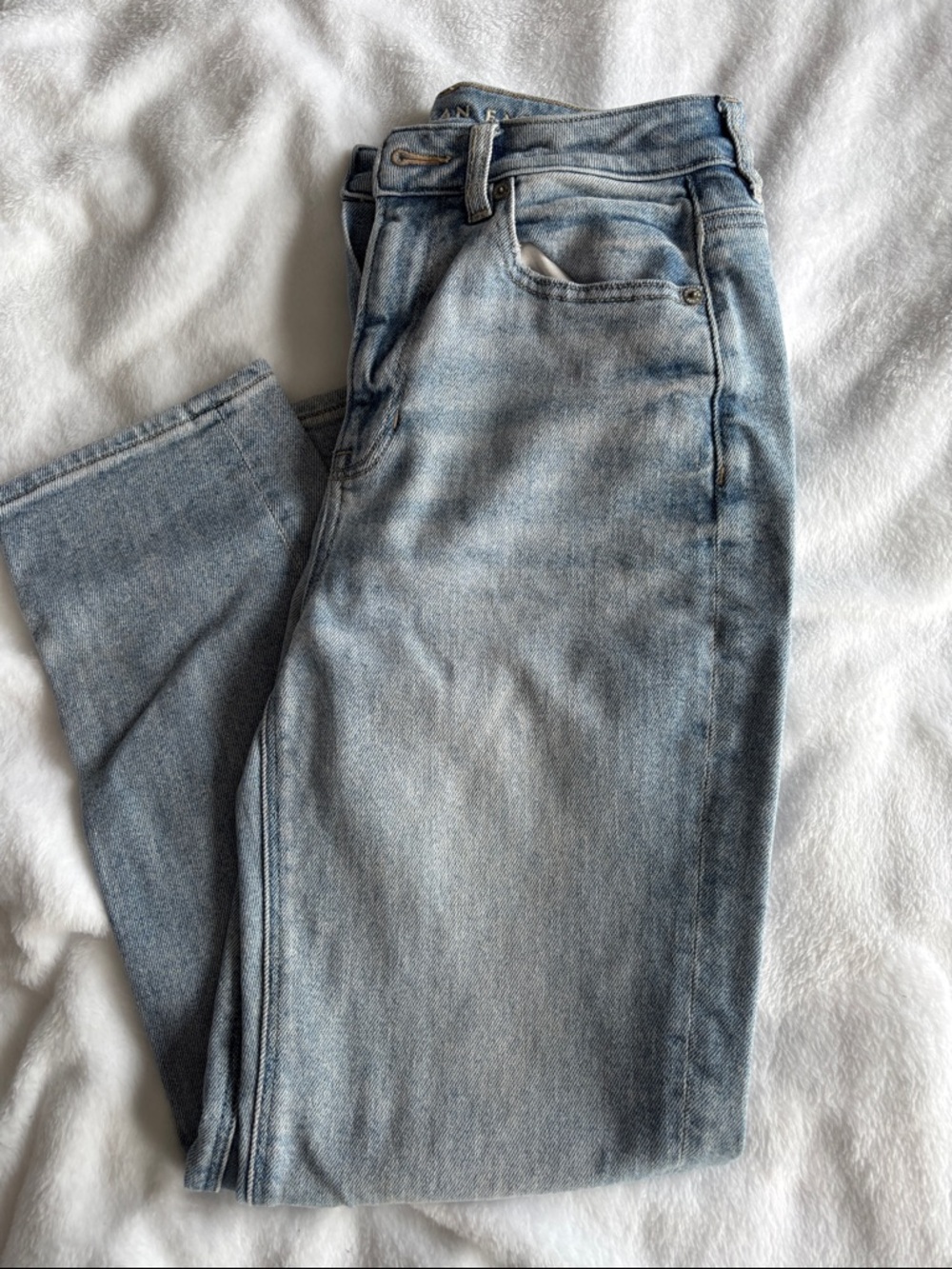 American Eagle Outfitters Light Blue Short Stretch Mom Jeans